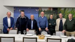 lojo.Juanjo Lojo, en el centro, tard� varios meses en localizar a algunos de los que formaban parte de la pandilla que jugaba detr�s de la F�brica de Tabacos cuando eran unos chavales