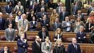 Los diputados del PP, en pie, protestan por la decisin de aplazar la votacin sobre la ley de desperdicio alimentario