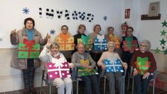 Usuarios de Agadea con los paquetes de regalo de goma eva