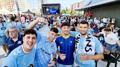 Aficionados del Celta, durante la celebraci�n de este s�bado en Bala�dos.