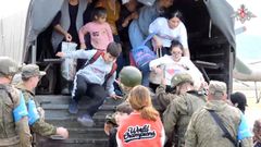 Civiles evacuados por las fuerzas de pacificacin rusas.