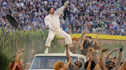 Bad Bunny transform� el escenario de la Super Bowl en una colorida oda a Latinoam�rica