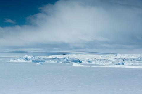 A pesar de la acelerada p�rdida de hielo debido al deshielo de los glaciares, las nevadas excepcionalmente intensas de los �ltimos a�os est�n aumentando la masa del continente helado.