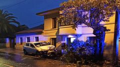 Accidente en el lugar de Serra en Sada, un veh�culo choc� contra un �rbol