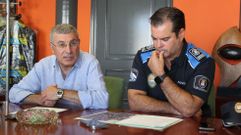 El alcalde de O Barco, Aurentino Alonso, y el inspector jefe de la Polic�a Local, Fernando Lozano, presentaron la iniciativa.