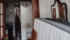 En el recibidor del piso se aprecia la nevera que el casero les dej� ah� durante dos semanas a los j�venes inquilinos