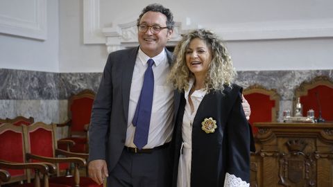 �lvaro Garc�a Ortiz posa junto a su mujer, Pilar Fern�ndez, despu�s de que ella tomase posesi�n de su cargo de teniente fiscal de Galicia.