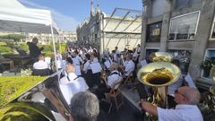 La agrupaci�n Atl�ntida de Matam� actu� en el camposanto de la parroquia que celebra 100 a�os.