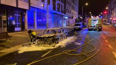 Coche incendiado en Narn