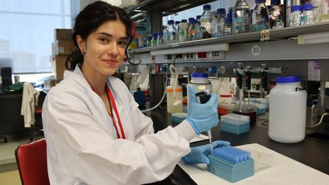 Carla Acosta Garc�a, la joven de Redondela seleccionada para participar en el programa Ac�rcate del CNIC.