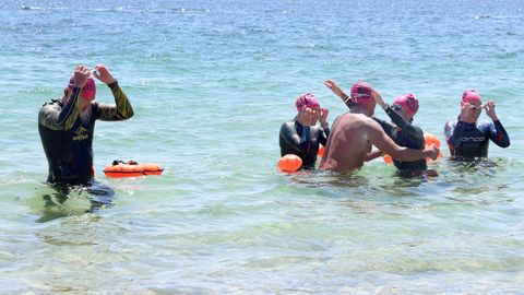 Llegada de participantes en la traves�a a nado  Arousaman que nadan por el da�o cerebral adquirido DCA