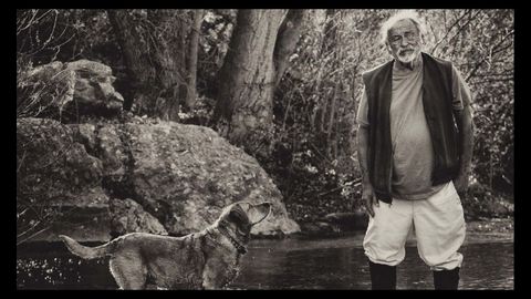 Jim Harrison (Michigan, 1937-Arizona, 2016), escritor, poeta, viajero, pescador, gran gourmet y buen
bebedor, anota su editora en Espaa