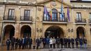Minuto de silencio en repulsa por el asesinato de una mujer en Langreo a manos de su pareja