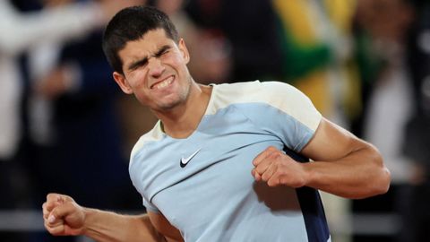 Carlos Alcaraz pasa a cuartos de final de Roland Garros