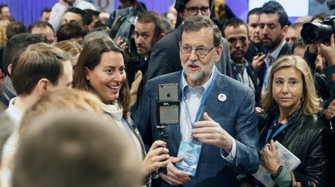Rajoy al ser preguntado por Cospedal: �Menuda lluvia�