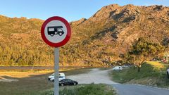 Foto del s�bado en la zona de O �zaro en la que numerosas autocaravanas, especialmente, fueron multadas.