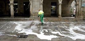 Desde que el Valedor recibi� la queja vecinal, el Concello limpia y desinfecta a diario la zona en la que acampaban los sintecho. 