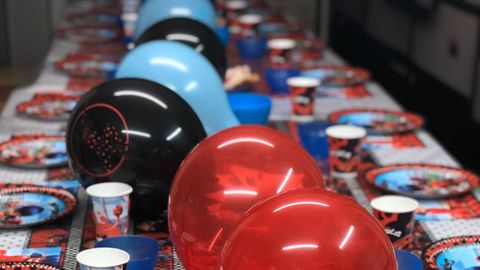 Mesa decorada para un cumpleaños en Capucino Kpus