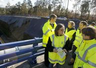 <span lang= es-es >Visita</span>. La conselleira de Infraestruturas, Ethel V�zquez, y el alcalde de Ames, Jos� Mi�ones, reclaman una soluci�n segura para el enlace norte de la autov�a y se�alizaci�n de los itinerarios alternativos para no colapsar Bertamir�ns. 