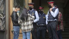 Uno de los supuestos cuatro participantes en la presunta violaci�n m�ltiple a un joven de 18 a�os en Sabadelle entra en la Audiencia de Barcelona