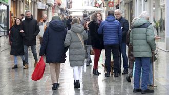 Imagen de archivo de gente paseando por Ferrol.