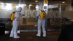 Miembros de la UME (unidad del ej�rcito), en el centro hospitalario