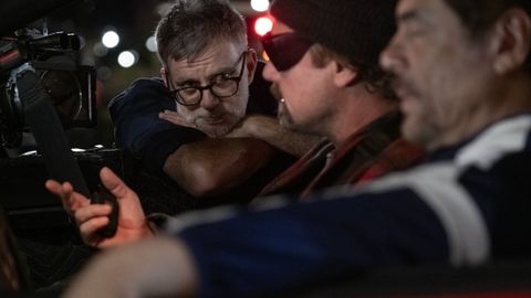 Paul Thomas Anderson junto a Dicaprio y Benicio del Toro en el rodaje de &laquo;Una batalla tras otra&raquo;