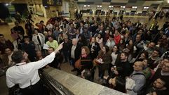 Pasajeros de un vuelo de vueling a Sevilla y Londres cancelados, pasan 8 horas en el aeropuerto de Alvedro