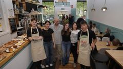 Trabajadores de Food Tribu, en la inauguraci�n del nuevo local en el Paseo de los Puentes