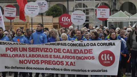 La manifestacin convocada por trabajadores y usuarios de las escuelas deportivas municipales