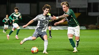 Mardones, que abandon el campo tocado, y Renteria en el duelo entre el Cacereo y el Racing de Ferrol.