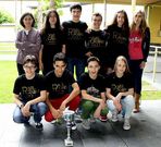 Los ganadores, con las profesoras que los prepararon. 