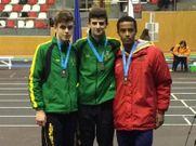 Adri�n, a la izquiera, en el podio del campeonato gallego. 