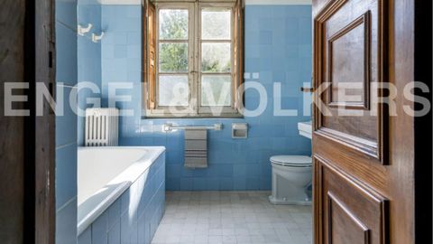 Vista del interior de la casa en San Cucao (Llanera) que vende la familia Franco