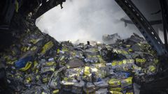 Imgenes del da despus del incendio en una nave de Impex en Rubins, Vilagarca