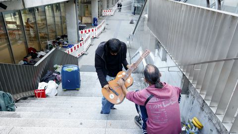 Desalojo de los sin techo de Vialia Vigo