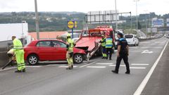 El veh�culo siniestrado fue retirado por una gr�a y el conductor herido fue trasladado al hospital en ambulancia