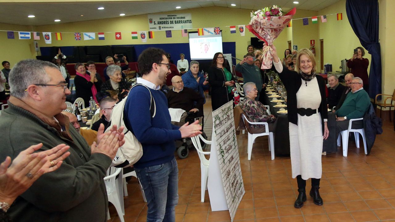 Homenaje en Ribadumia a una catalana que se lleva el título de «doctora de cabecera de nuestros corazones»