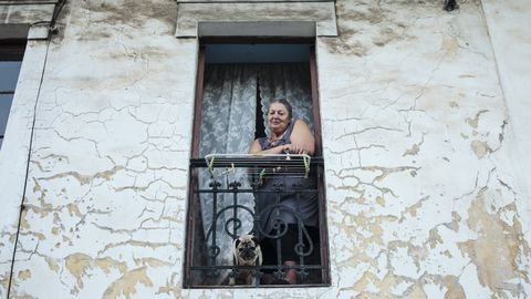 Mar�a Jes�s Arias, vecina de Llaranes, vive justo delante del accidente del autob�s