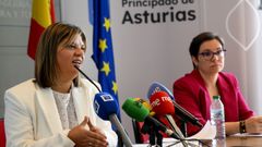 La vicepresidenta y presidenta en funciones del Principado, Gimena Llamedo, acompa�ada de la directoral general de Igualdad, Vanesa F�nandez presentan las ayudas para favorecer la conciliaci�n de familias con ni�as y ni�os de hasta doce a�os, en Oviedo