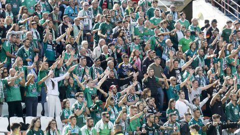 Aficionados del Racing desplazados a Lugo en la primera vuelta. 
