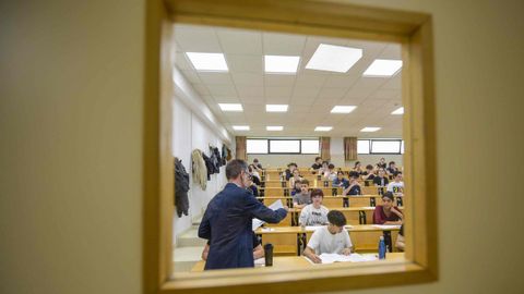 Primer examen de selectividad en el campus de Pontevedra