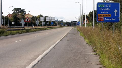 La autopista Y que conecta Oviedo, Gij�n y Avil�s, aparece desierta en la ma�ana de este s�bado tras la entrada en vigor del cierre perimetral de estas ciudades