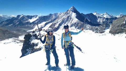 Rosa Fern�ndez y Azucena Collar�ascienden una monta�a virgen en el Himalaya indio