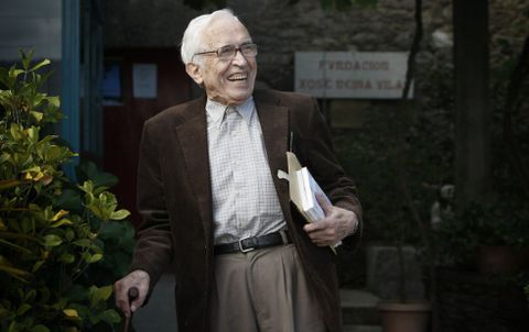 O seu sorriso acompa�aba sempre ao escritor que fac�a gala do seu bo humor<span lang= es-es >. </span>