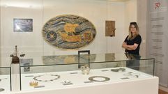 Montse Par�s, en el espacio del museo de la iglesia de San Pedro dedicado a Querini