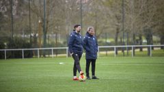 El entrenador del Pontevedra CF Rub�n Dom�nguez y el asistente Adri�n Abalo durante un entrenamiento dirigido en el campo Manolo Barreiro de A Xunqueira