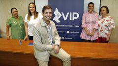 El auditorio Valle-Incl�n acogi� este lunes la presentaci�n de VIP. En la imagen se encuentran cinco de sus primeras caras visibles. De izquierda a derecha figuran: Mar�a del Carmen Mari�o, Myriam Jessica Mari�o, Eloy Sobrido, Myriam Garc�a y Mar P�rez