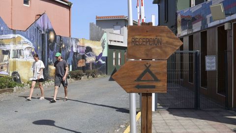 Señalización de acceso a las instalaciones, en una fotografía de archivo