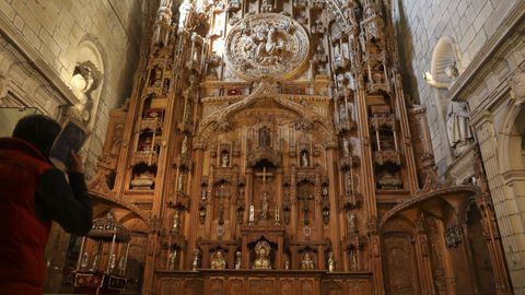 Retablo con el busto con las reliquias atribuidas a Santiago el Menor, en la catedral.